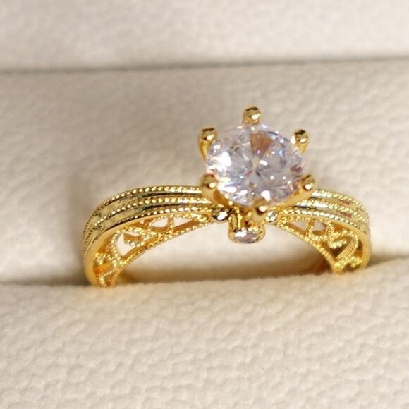 Wicked Green Gift Ring Box with a Gold Queen Ring inside! Size 8 - Picture 3 of 6